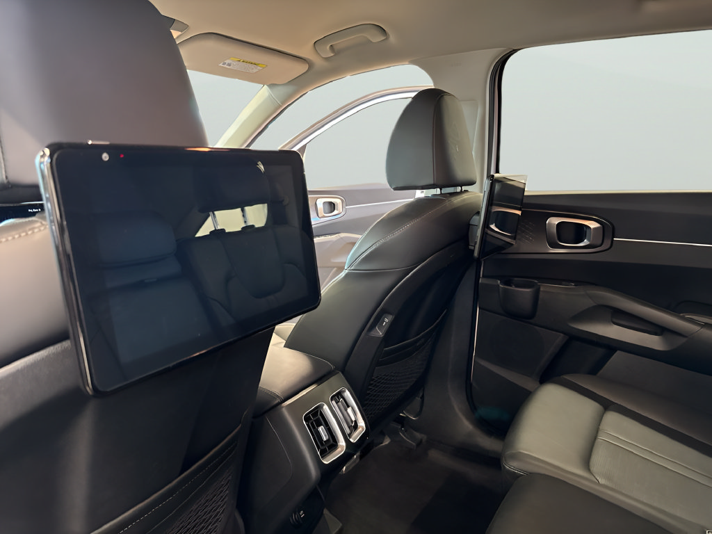 Certified 2025 Kia Sorento S AWD/4WD image 14