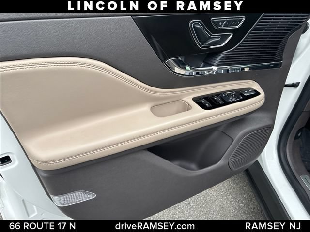 Used 2022 Lincoln Corsair AWD w/ Equipment Group 101A image 12