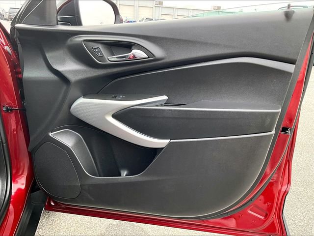 Used 2025 Chevrolet Trax RS image 12
