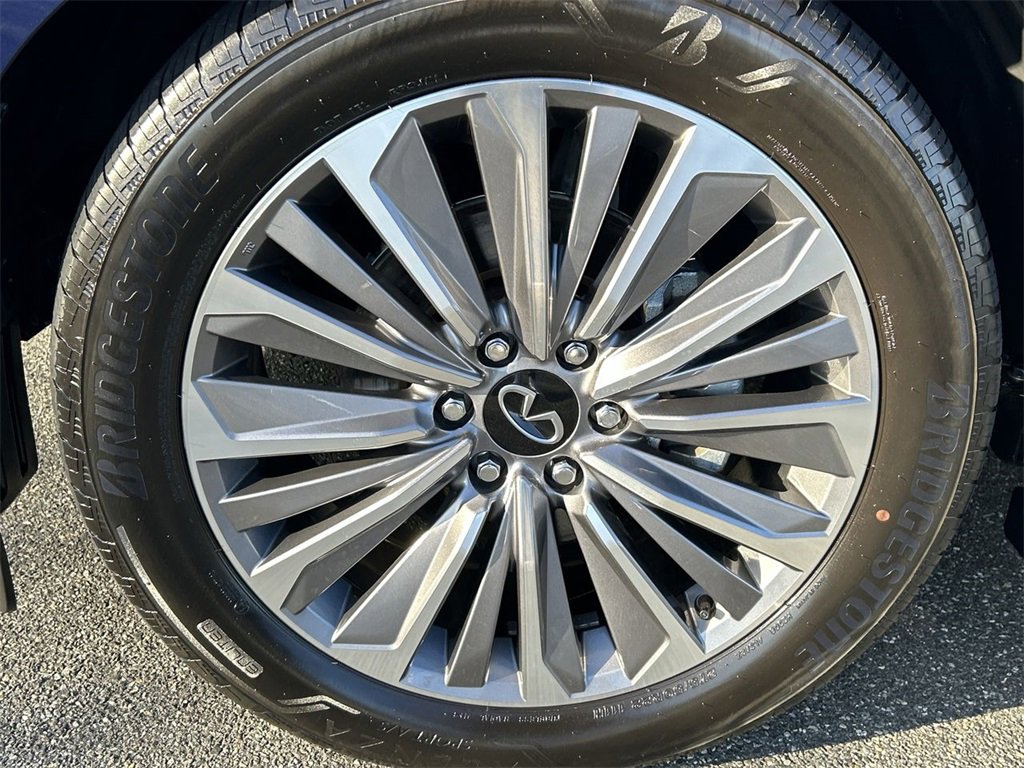 Certified 2025 INFINITI QX80 Sensory image 10