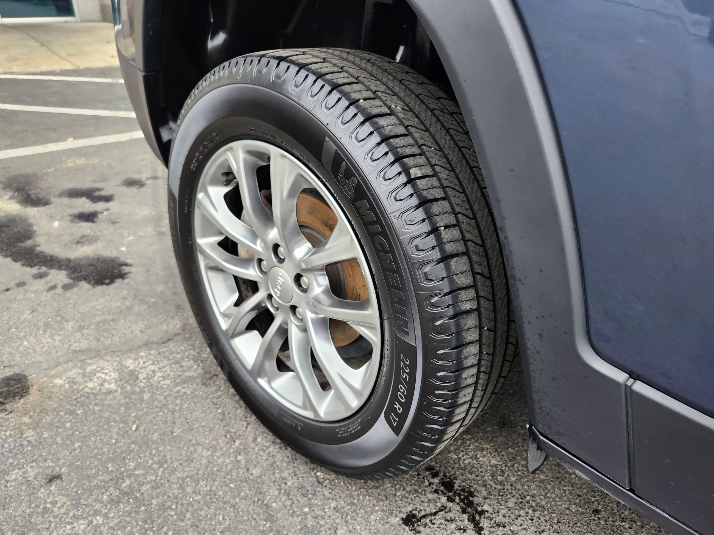 Used 2021 Jeep Cherokee Latitude Plus image 32