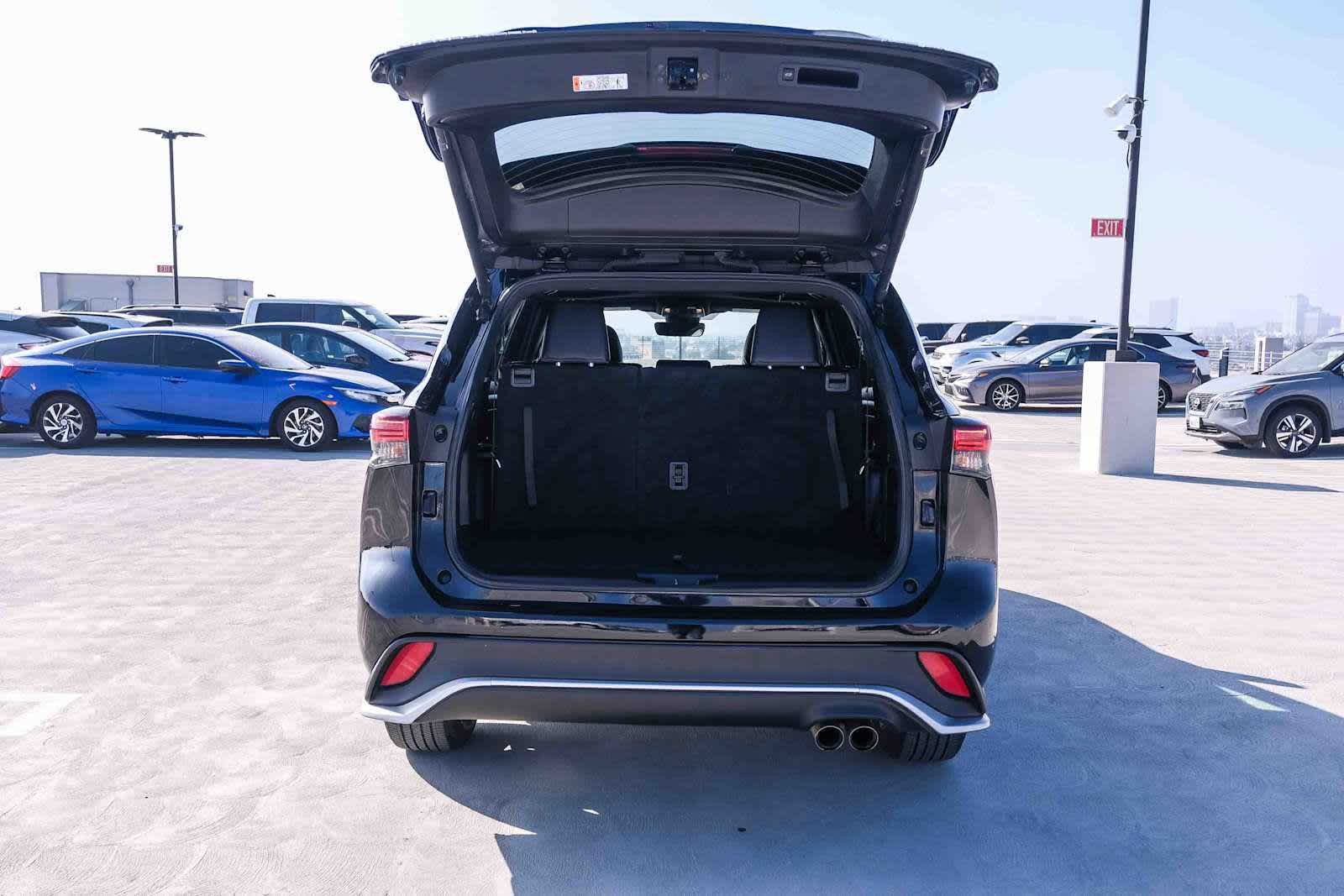 Used 2025 Toyota Highlander XSE AWD/4WD image 27
