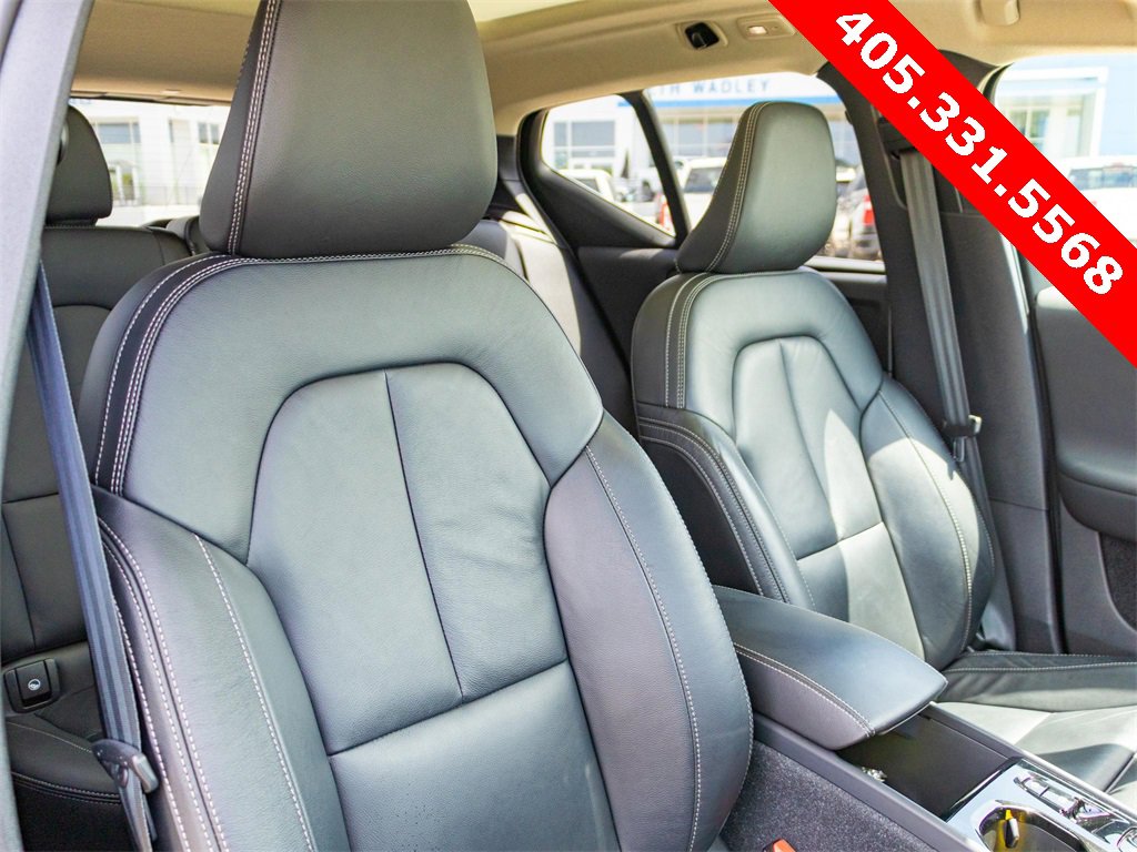 Used 2023 Volvo XC40 B5 Plus image 15