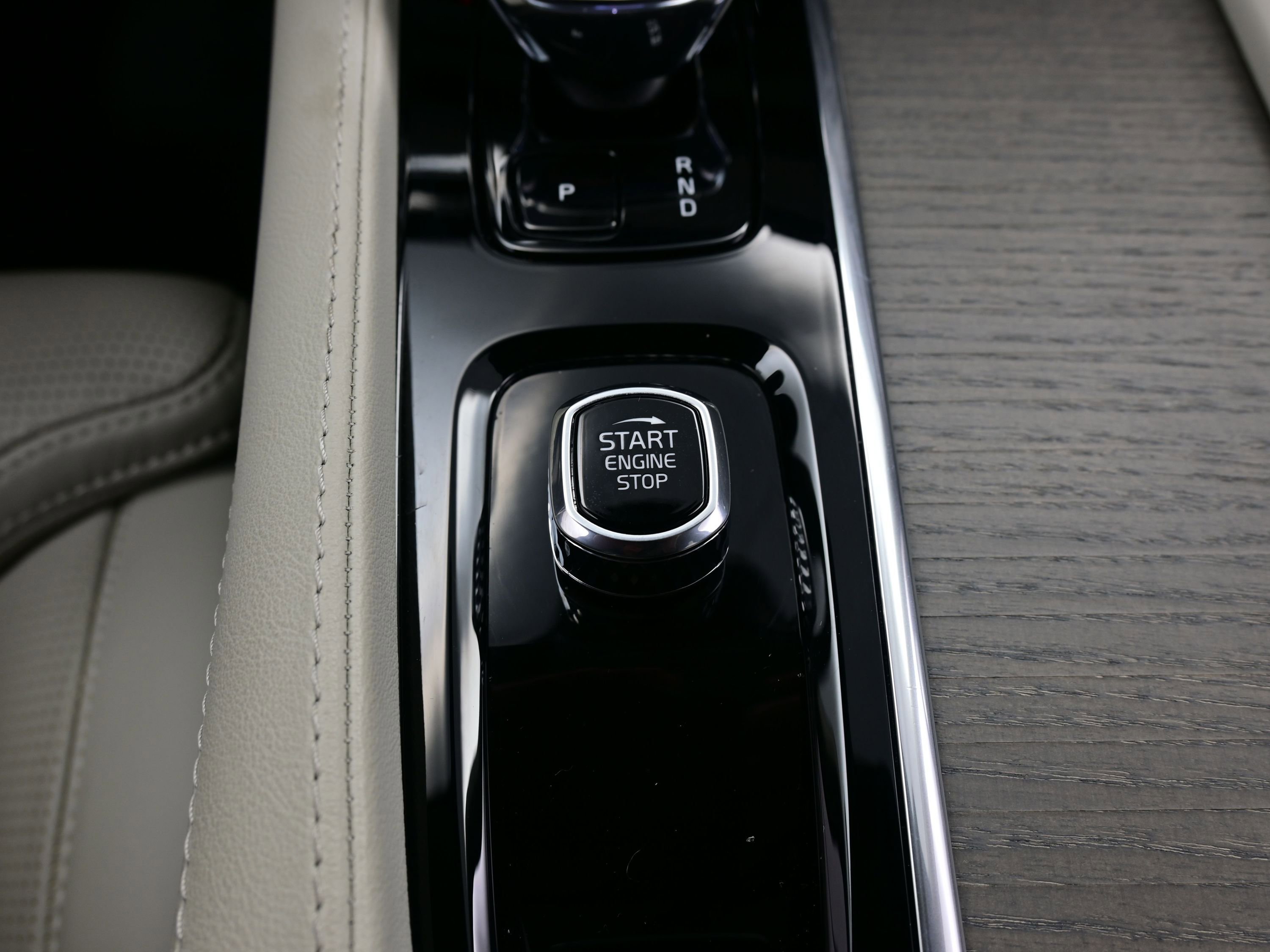 Used 2025 Volvo XC90 B6 Ultra w/ Protection Package image 24