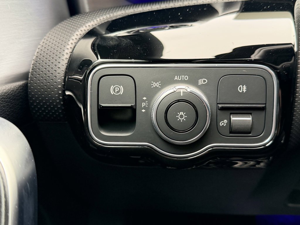 Used 2021 Mercedes-Benz CLA 250 4MATIC image 36