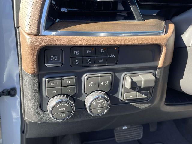 New 2026 Chevrolet Suburban High Country image 19