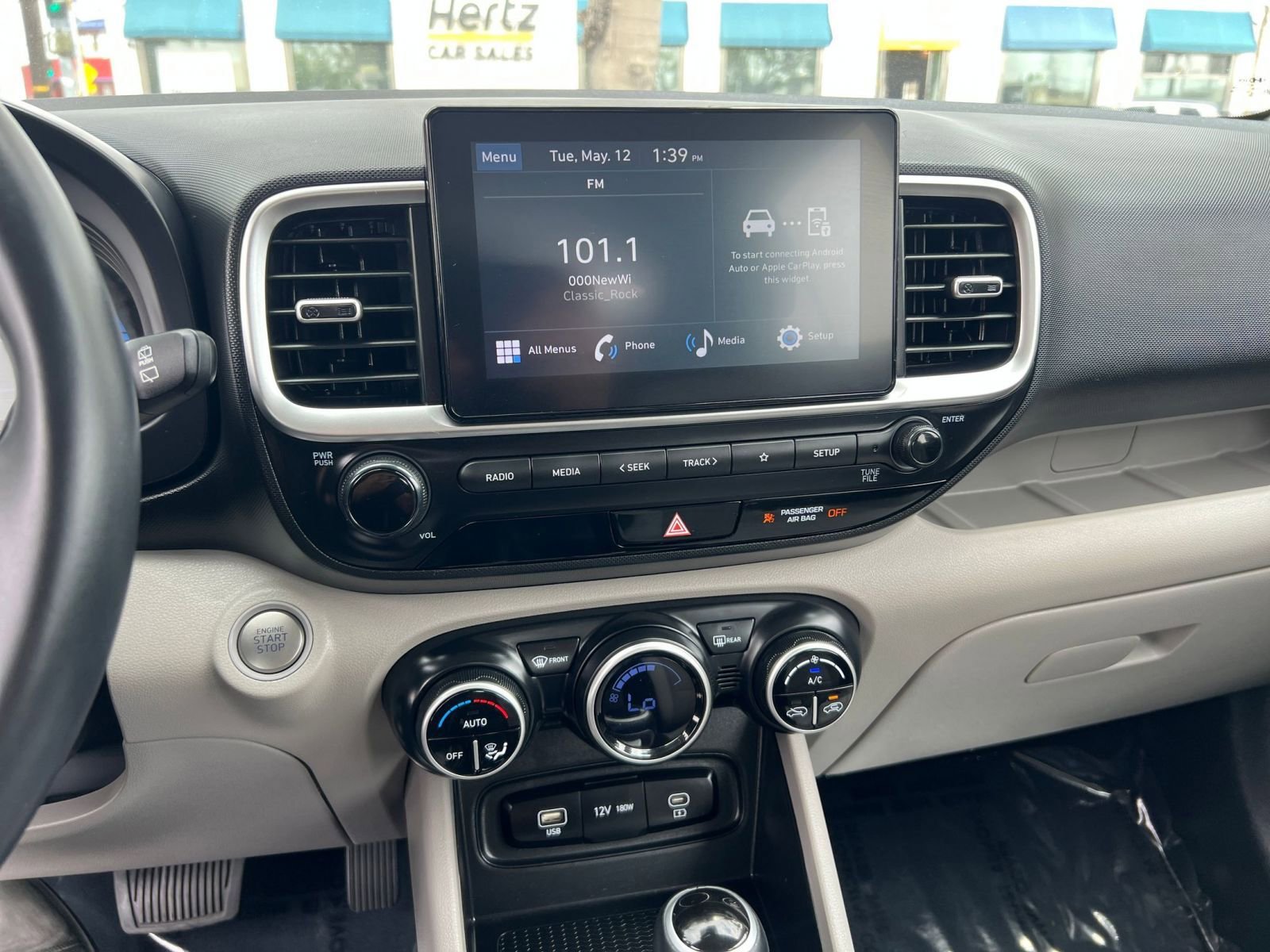Used 2025 Hyundai Venue SEL FWD image 17