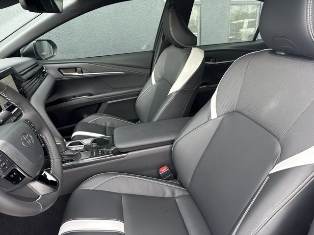 Used 2026 Toyota Camry SE w/ Convenience Package FWD image 5