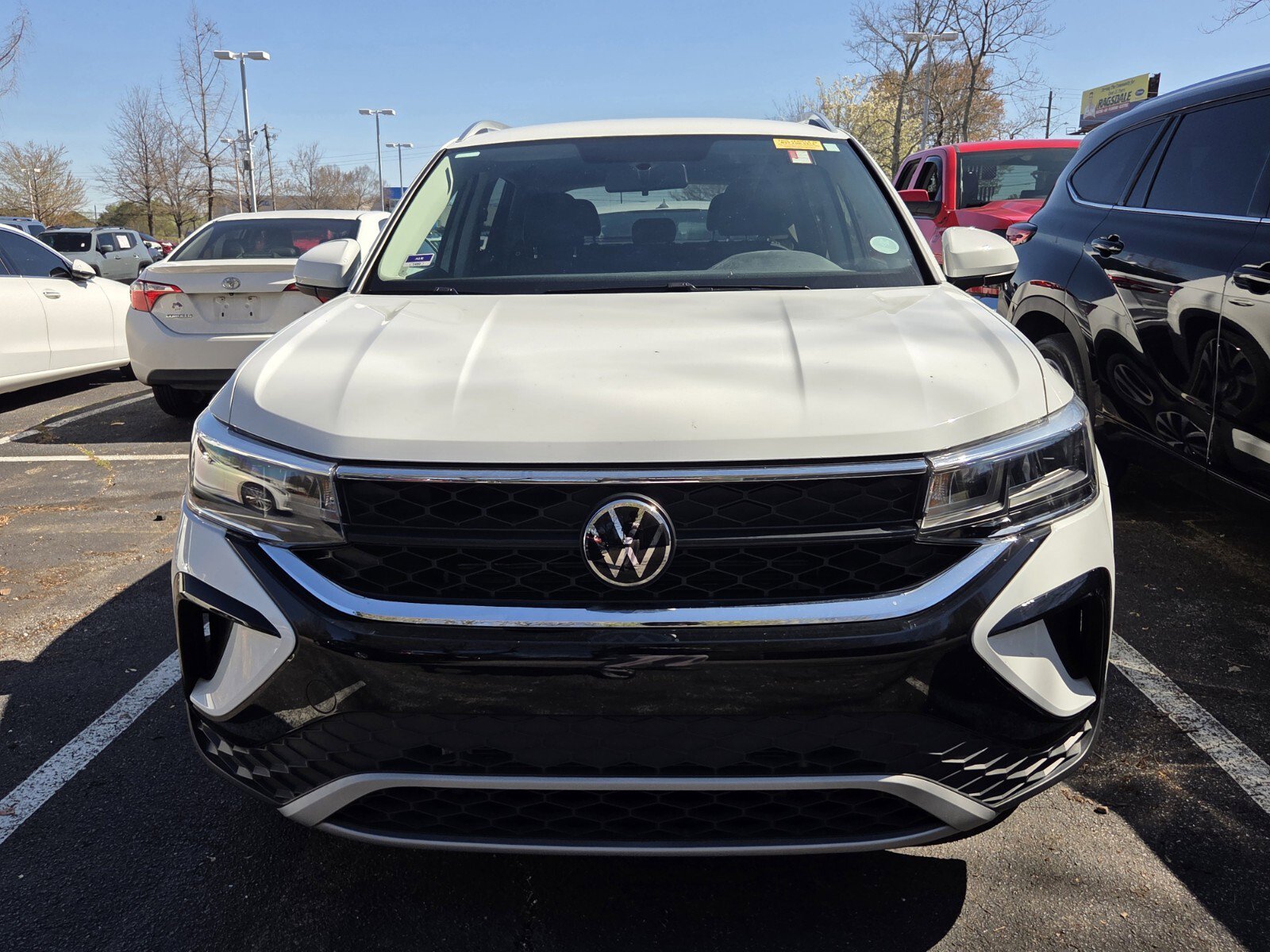 Used 2022 Volkswagen Taos SE image 3