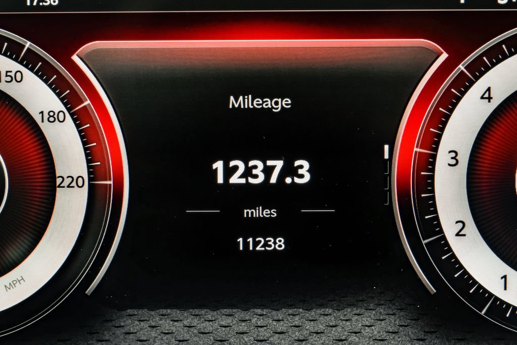 Used 2024 Aston Martin DB12 Coupe RWD image 15