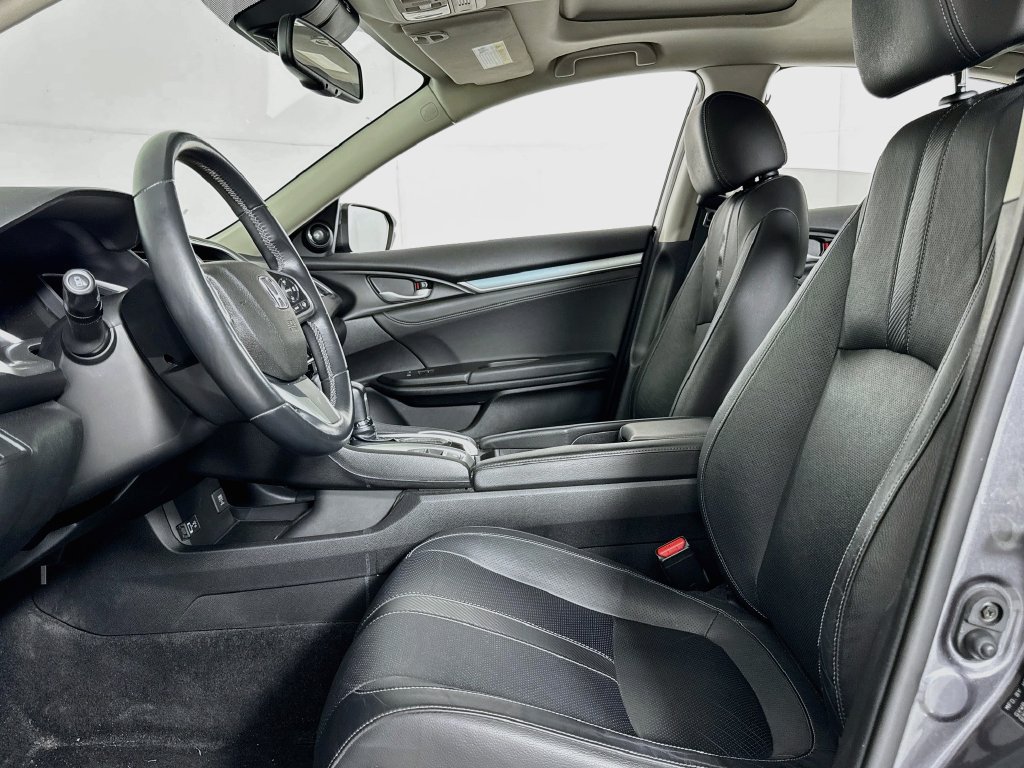 Used 2018 Honda Civic Touring image 10