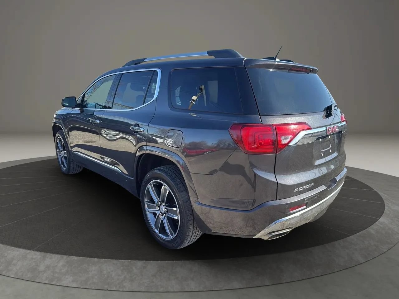 Used 2017 GMC Acadia Denali AWD/4WD image 7
