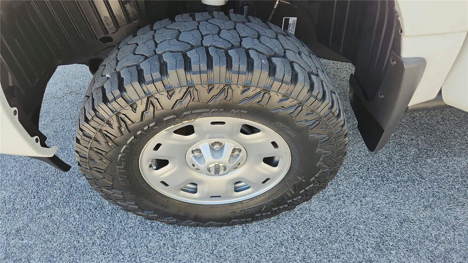 Used 2022 Nissan Titan SV AWD/4WD image 9