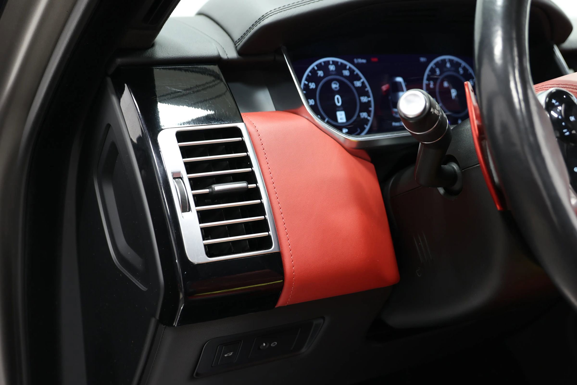 Used 2020 Land Rover Range Rover SV Autobiography Dynamic image 18