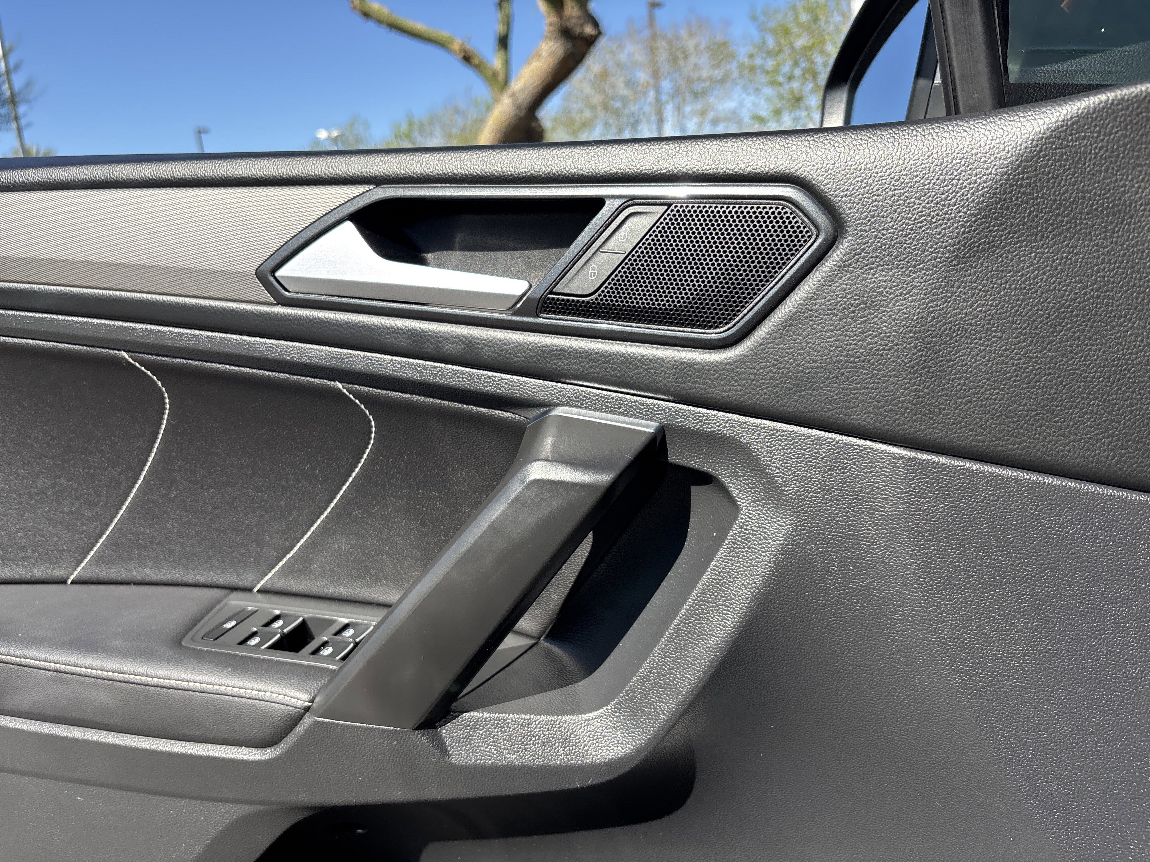 Used 2022 Volkswagen Tiguan SE image 21