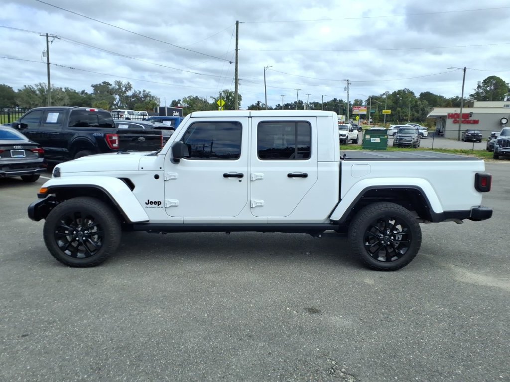 Used 2025 Jeep Gladiator Sport AWD/4WD image 4