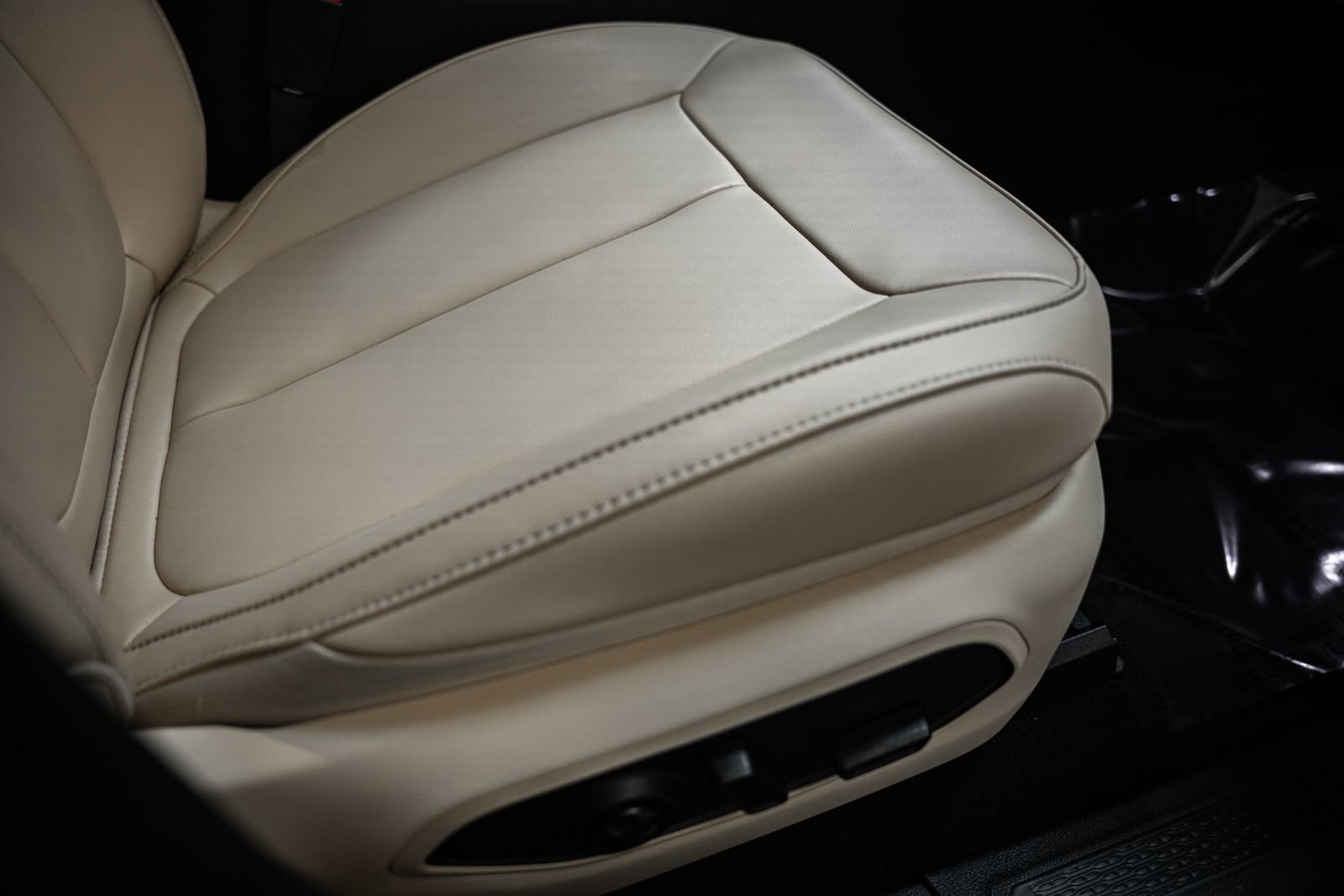 Used 2024 Jeep Grand Cherokee L Limited image 43