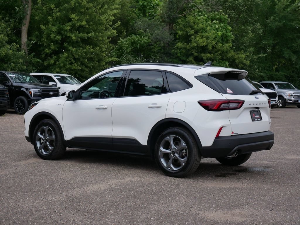 Certified 2025 Ford Escape ST-Line Select w/ Tech Pack #2 AWD/4WD image 4