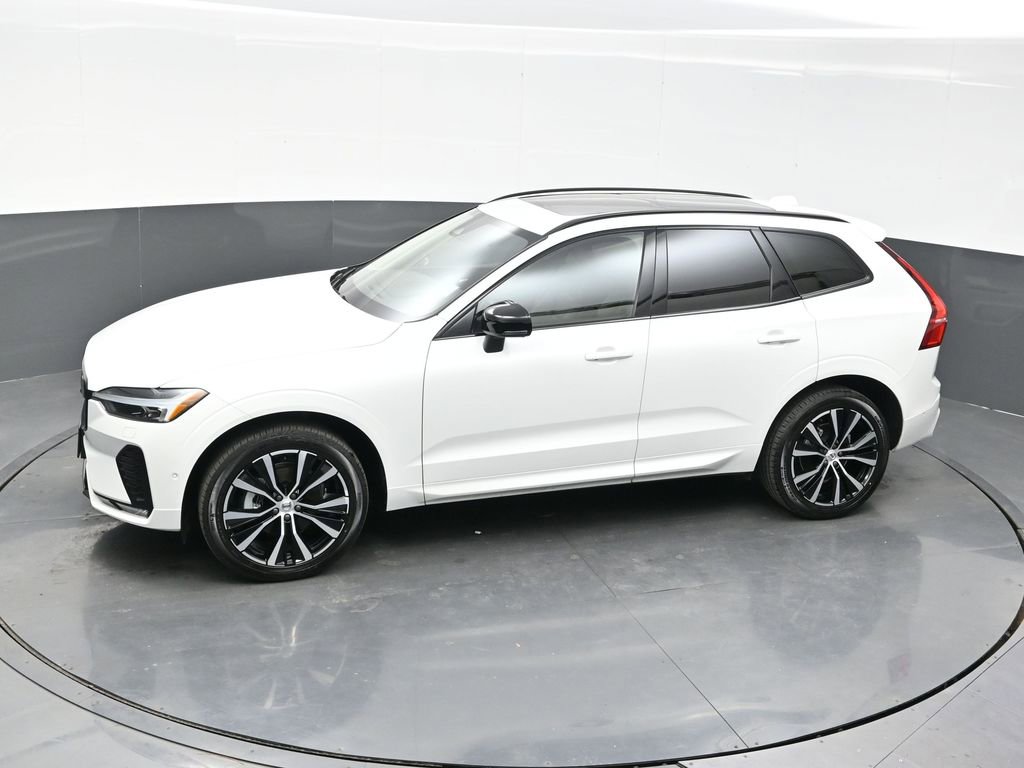 Used 2025 Volvo XC60 B5 Plus image 21
