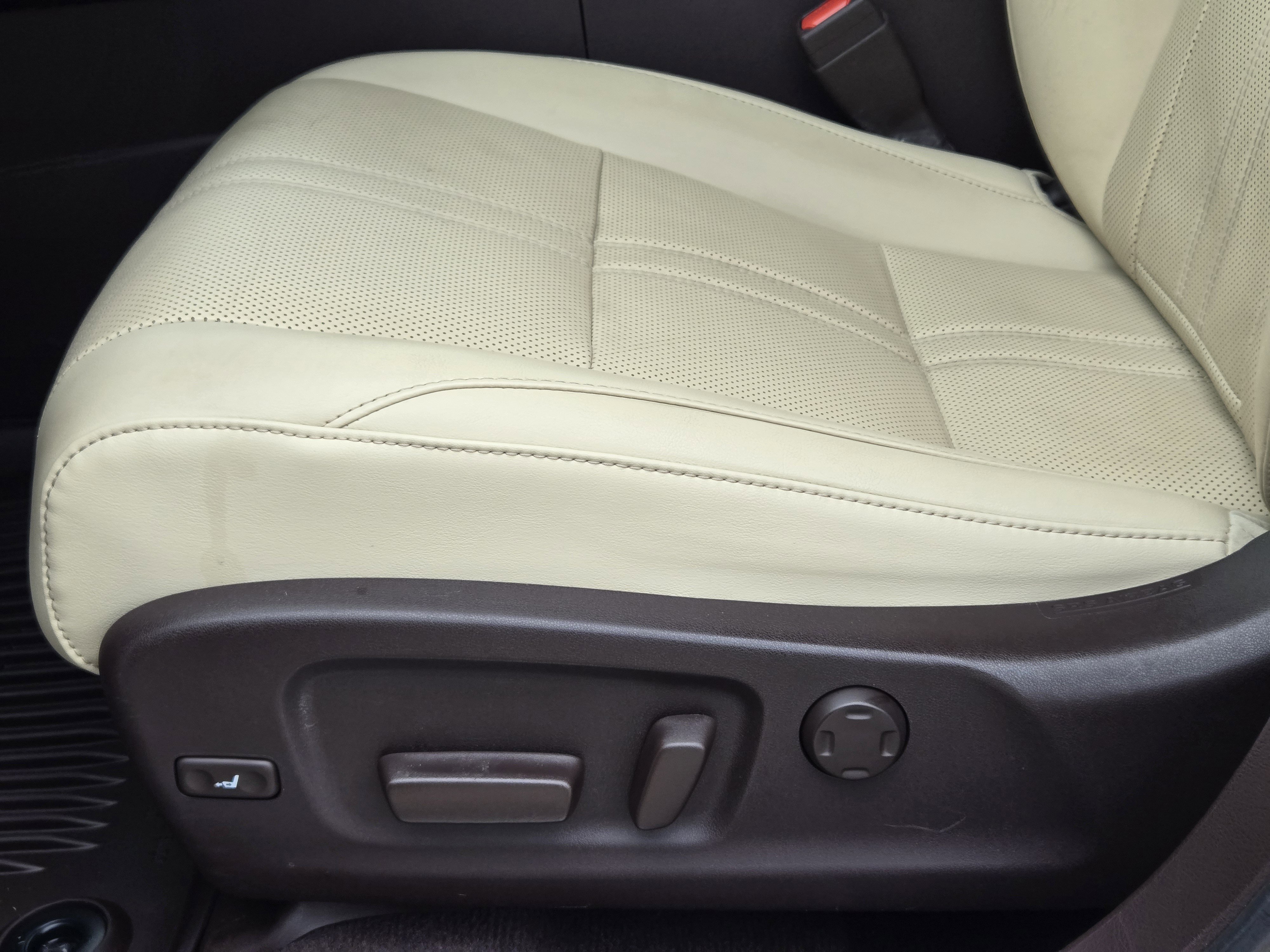 Used 2020 Lexus RX 350L Luxury image 31