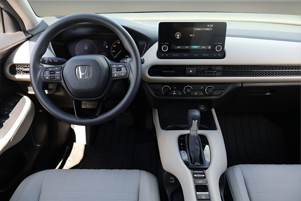 Used 2023 Honda HR-V LX image 13
