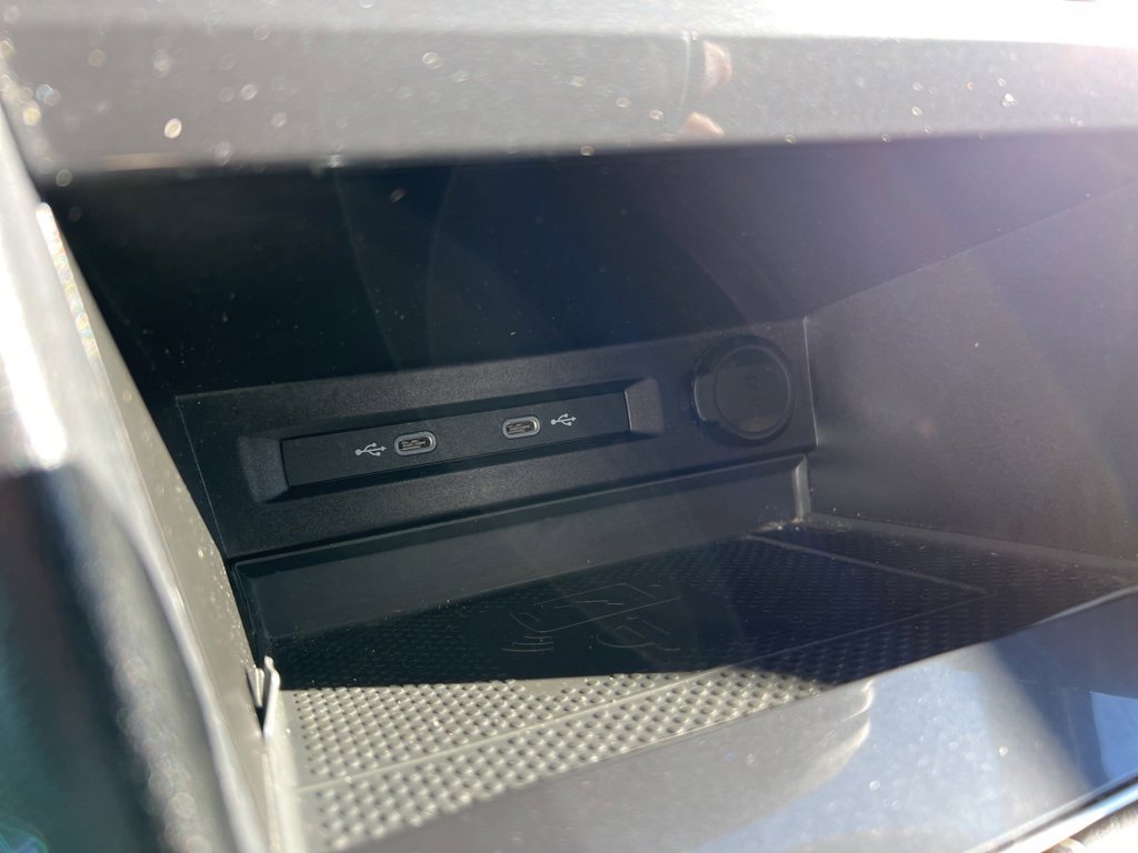 Used 2022 Volkswagen Tiguan SE image 35