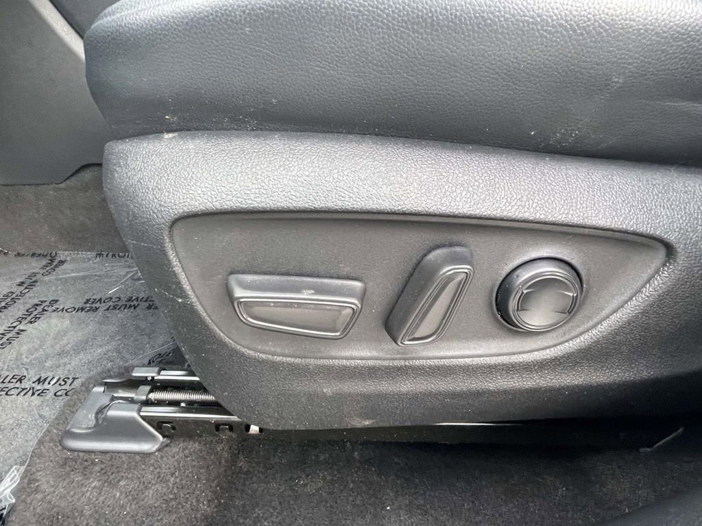 Used 2023 Toyota Highlander XLE image 24