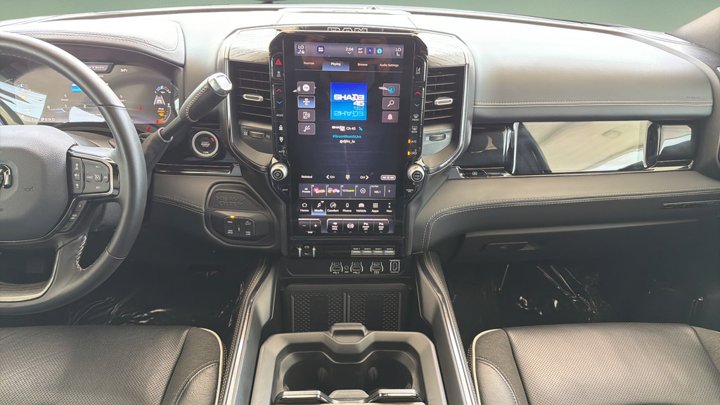 Used 2025 RAM 2500 Limited AWD/4WD image 8