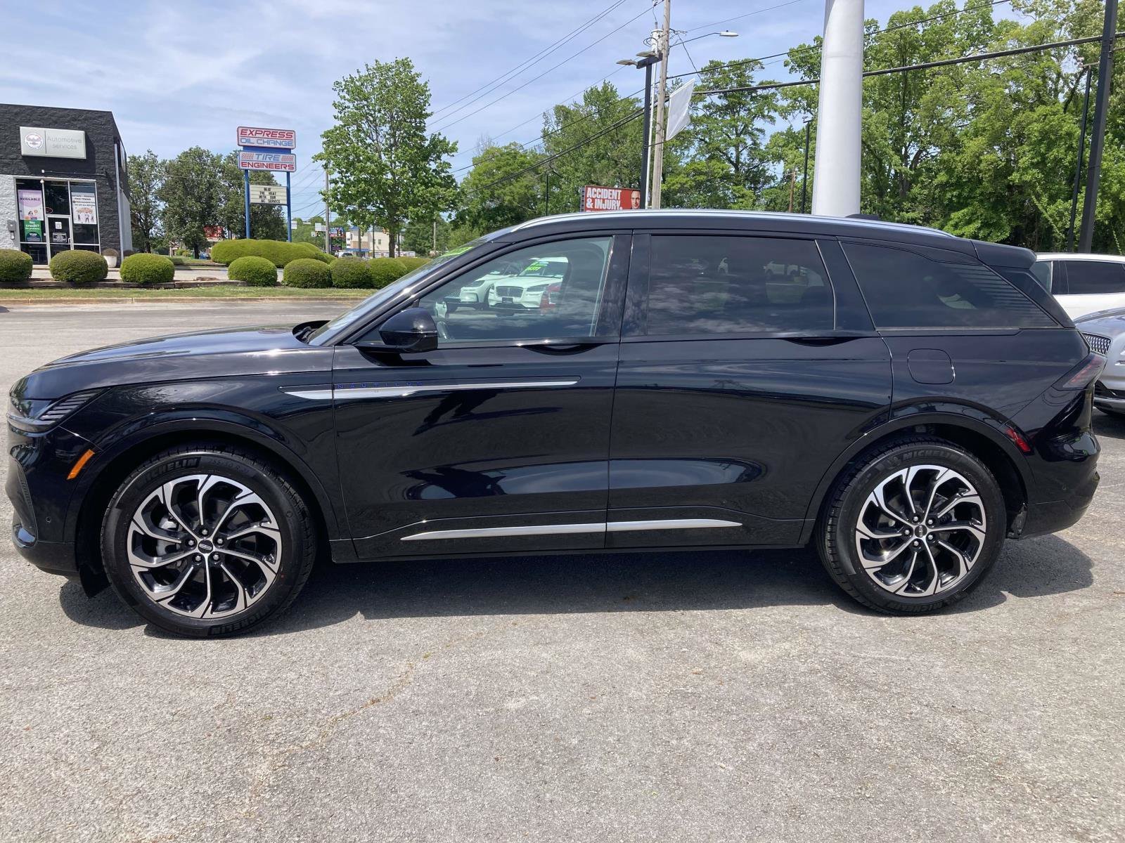 Certified 2024 Lincoln Nautilus Reserve w/ Equipment Group 202A AWD/4WD image 8