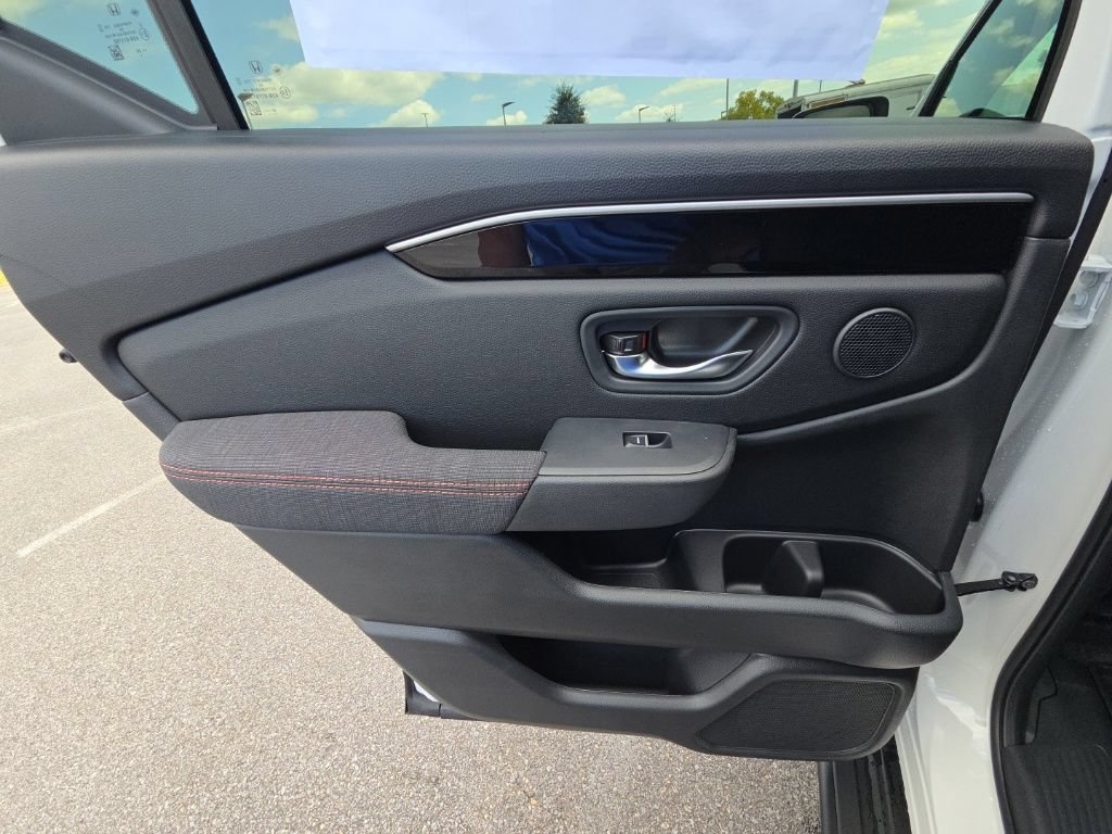 New 2026 Honda Pilot Sport image 15