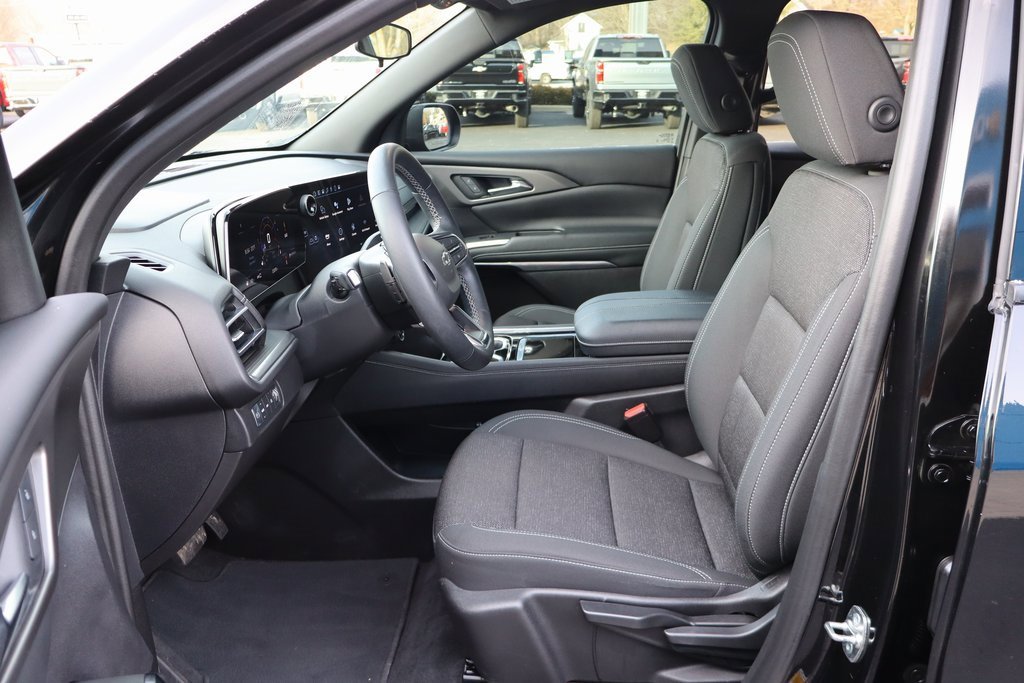 Used 2024 Chevrolet Traverse LS w/ Midnight/Sport Edition image 3