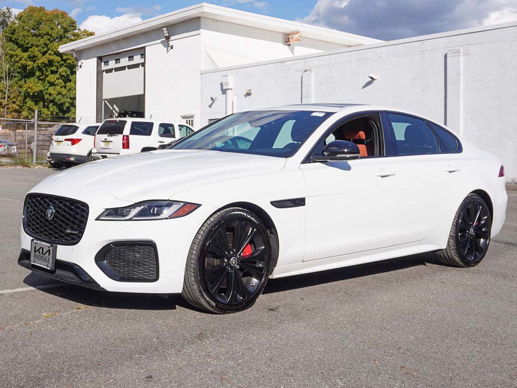 Used 2024 Jaguar XF R-Dynamic SE RWD image 10