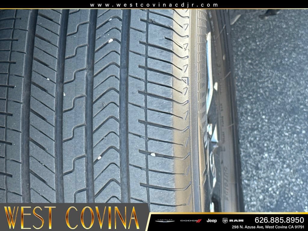 Used 2025 Toyota 4Runner SR5 AWD/4WD image 18