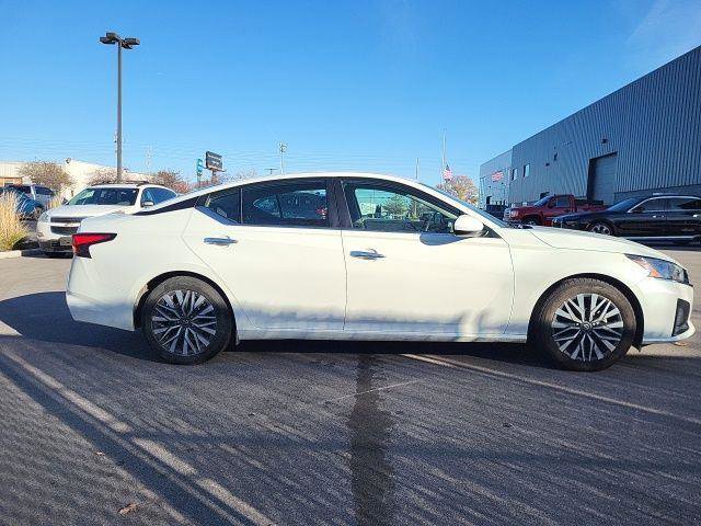 Used 2023 Nissan Altima 2.5 SV image 2