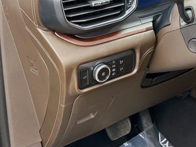 Used 2024 Ford Explorer King Ranch w/ Technology Package image 10