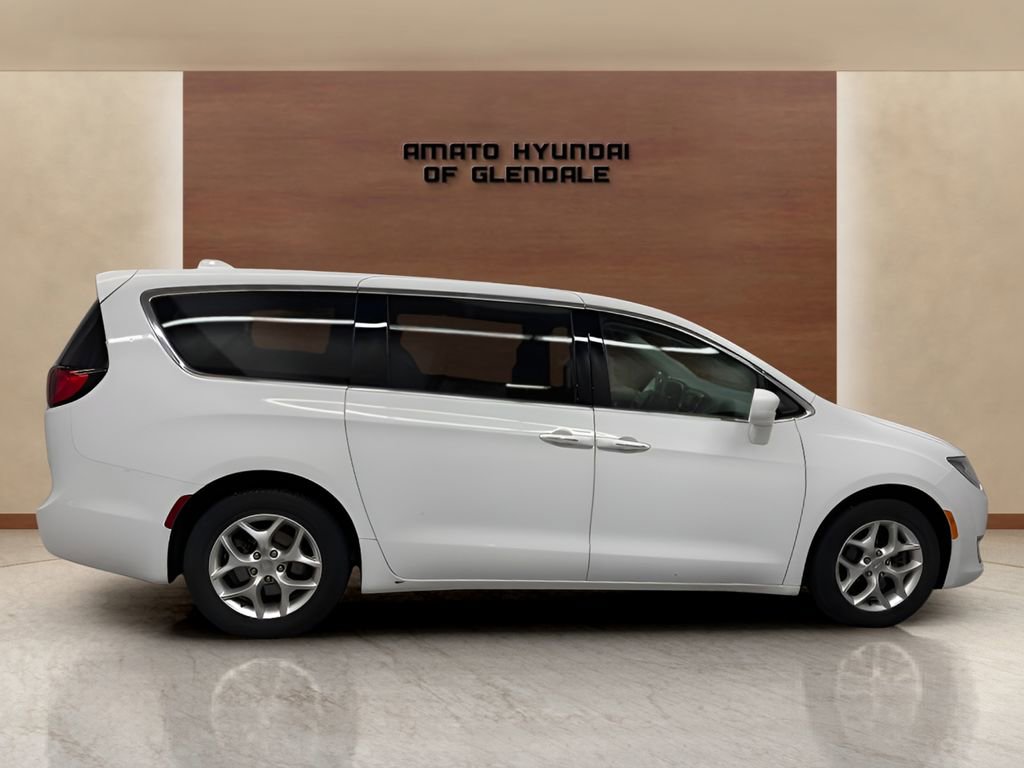 Used 2019 Chrysler Pacifica Touring Plus FWD image 6