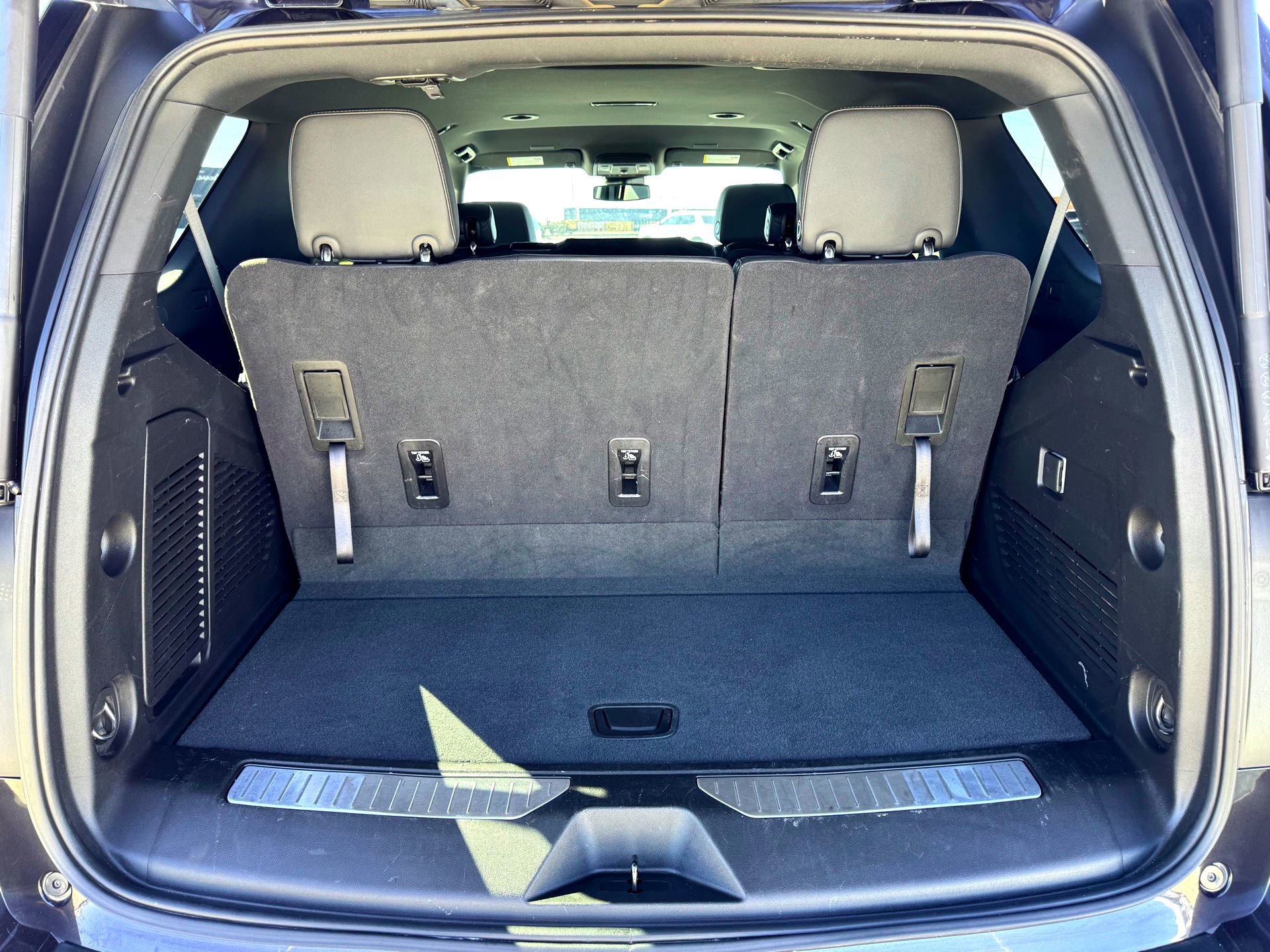 Used 2025 Chevrolet Tahoe Z71 image 9