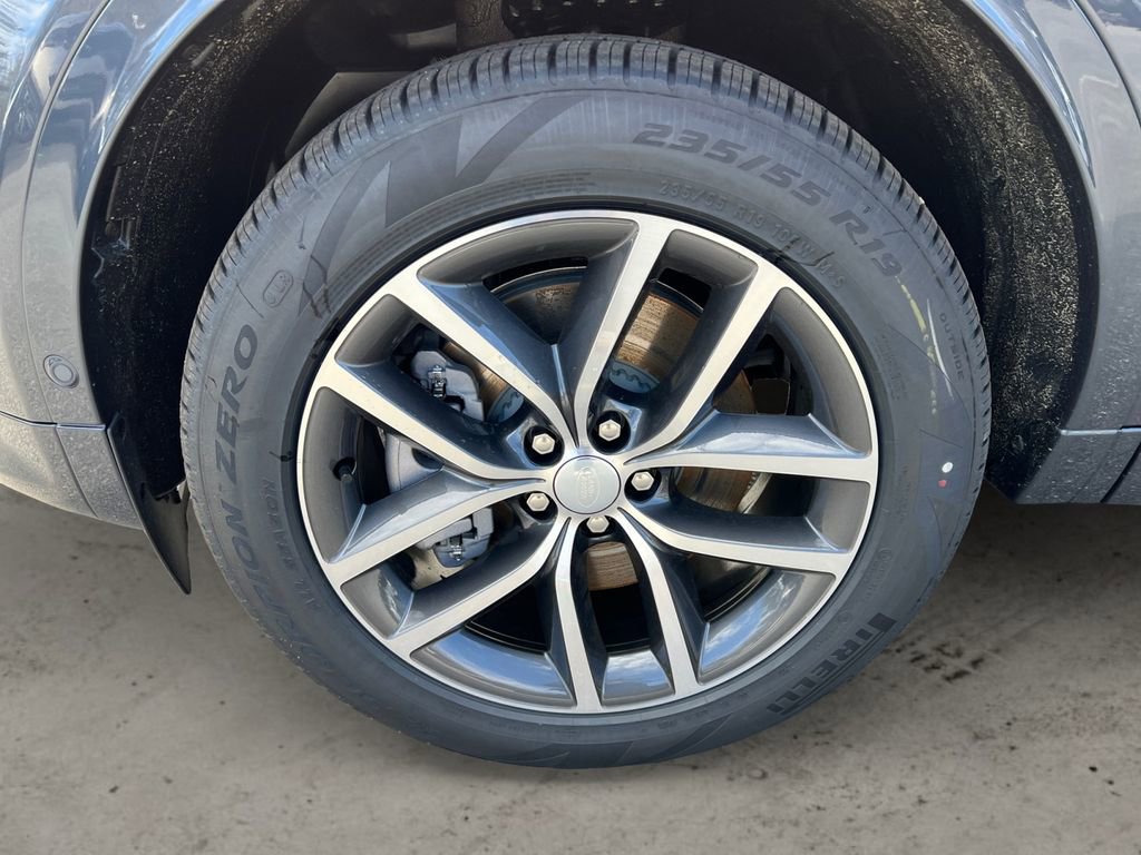 New 2025 Land Rover Discovery Sport S image 9