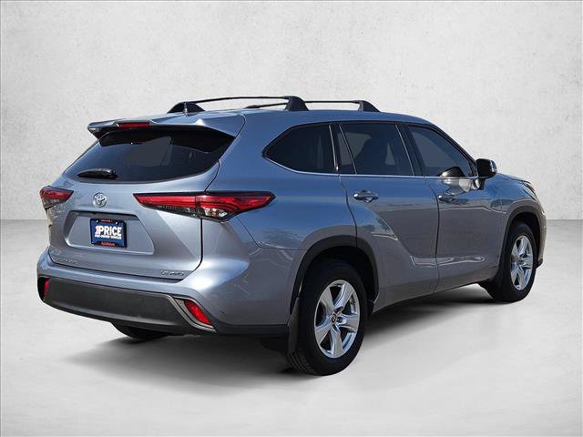 Used 2022 Toyota Highlander LE AWD/4WD image 5