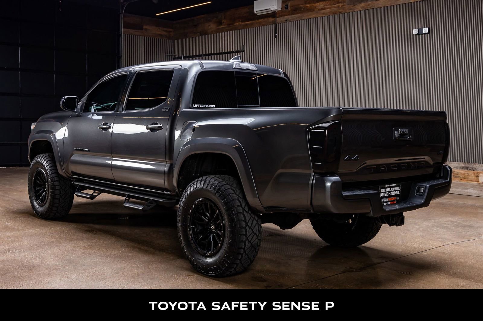 Used 2018 Toyota Tacoma SR5 AWD/4WD image 6
