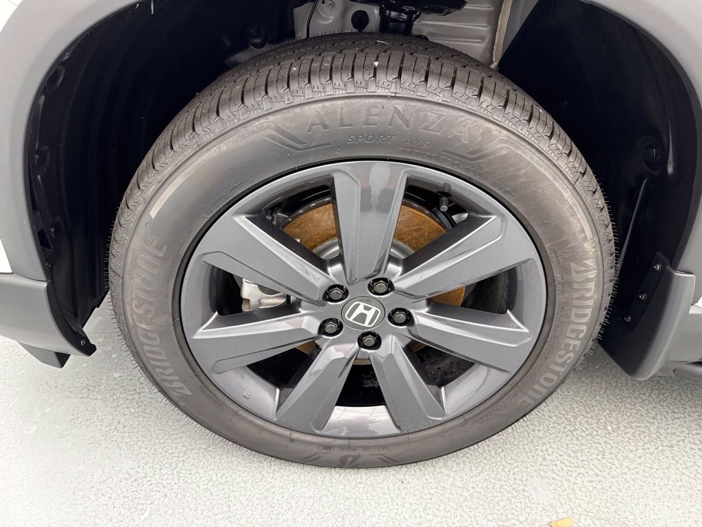 New 2026 Honda Pilot Sport image 4