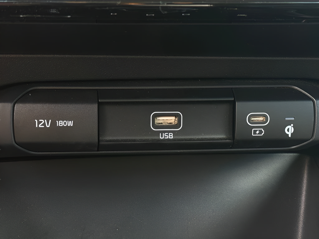Used 2023 Kia Niro EX w/ EX Cold Weather Package FWD image 32