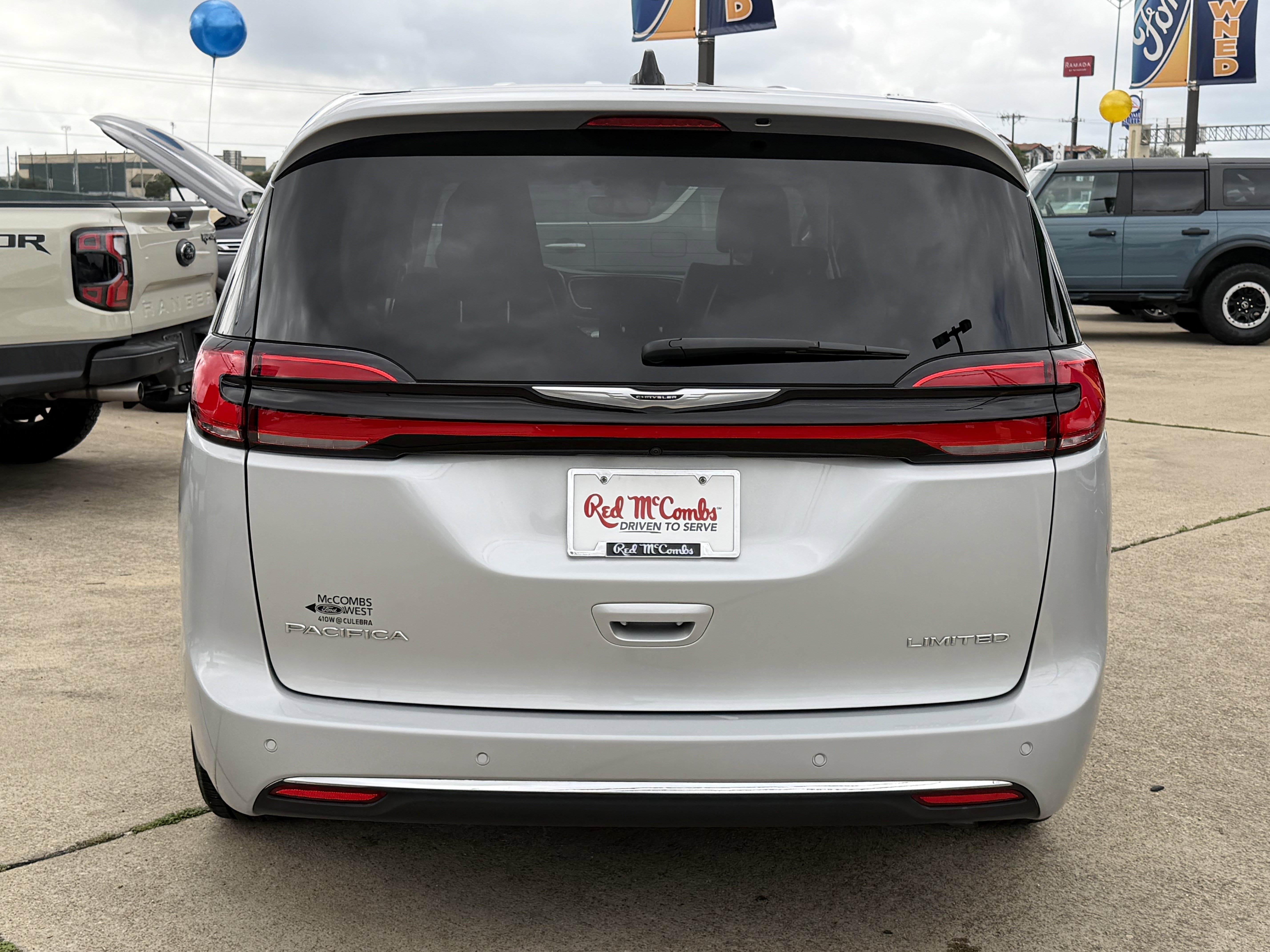 Used 2024 Chrysler Pacifica Limited FWD image 7