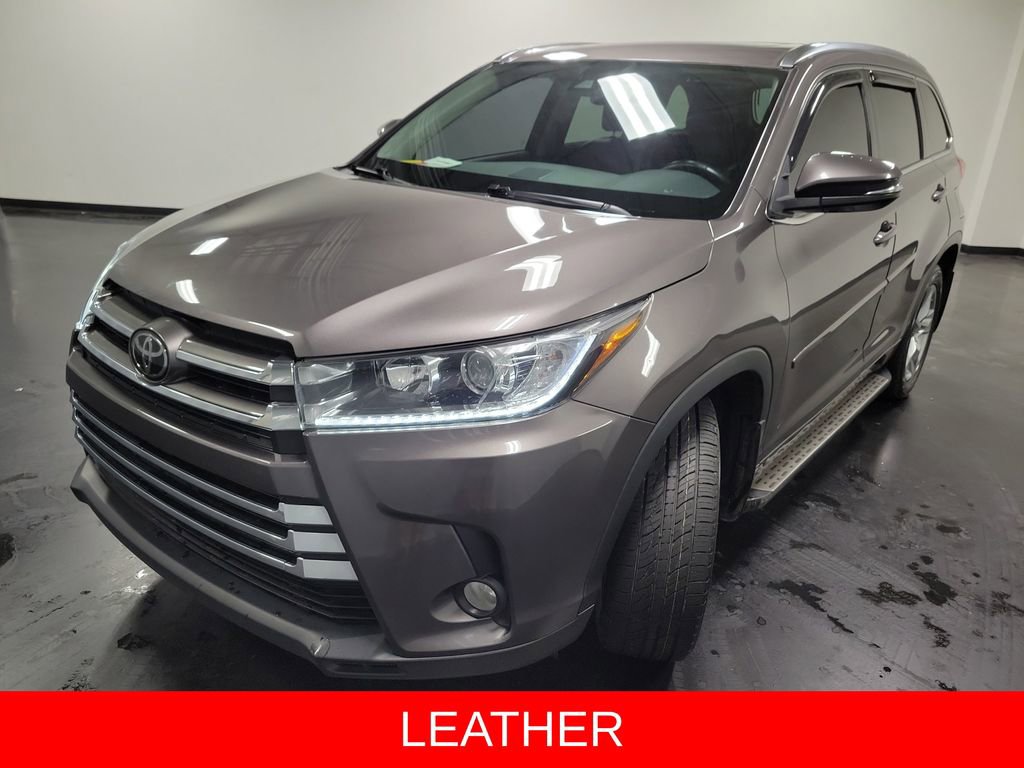 Used 2017 Toyota Highlander Limited AWD/4WD image 4