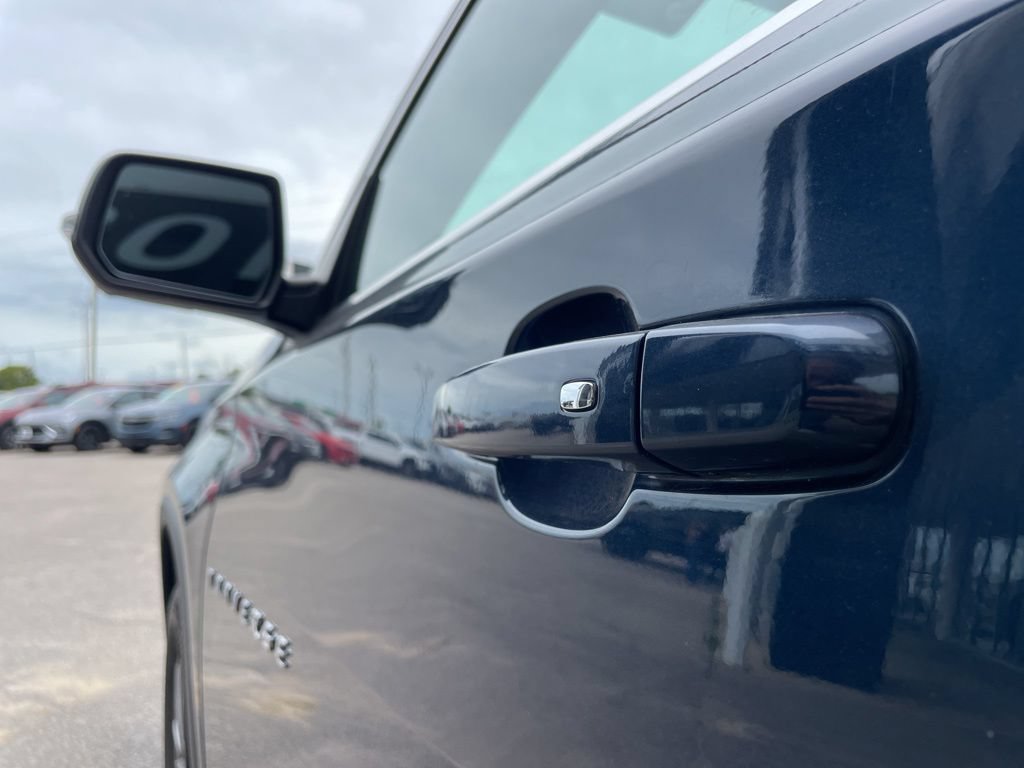 Used 2022 Chevrolet Traverse LT FWD image 14