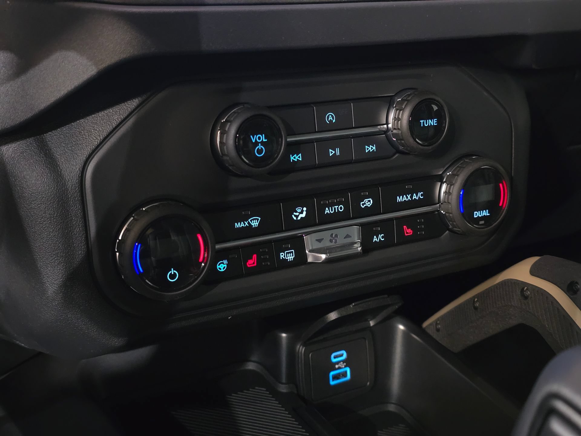 New 2025 Ford Bronco Badlands w/ Sasquatch Package AWD/4WD image 29