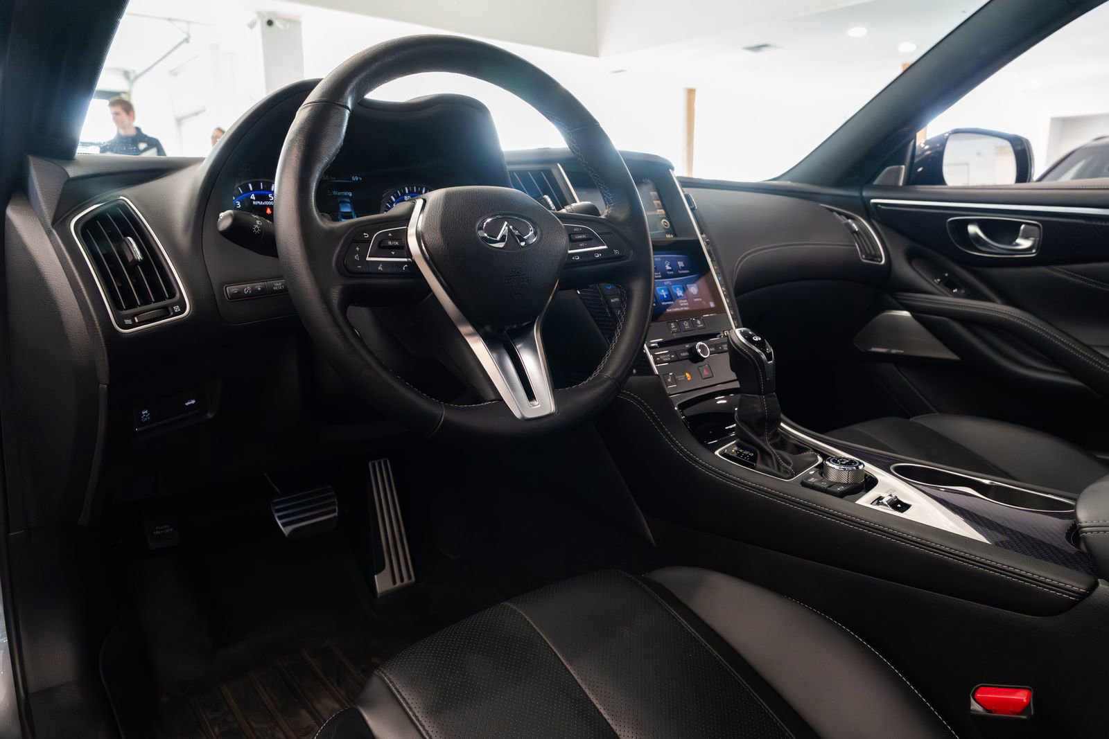 Used 2017 INFINITI Q60 Red Sport 400 image 8