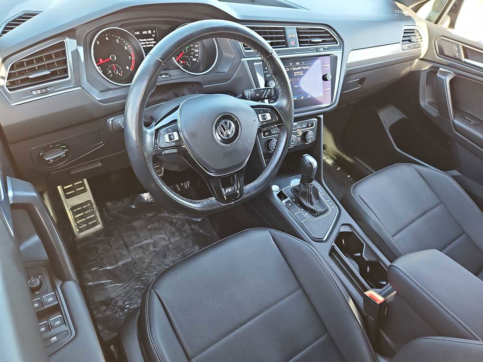 Used 2021 Volkswagen Tiguan SE R-Line image 10