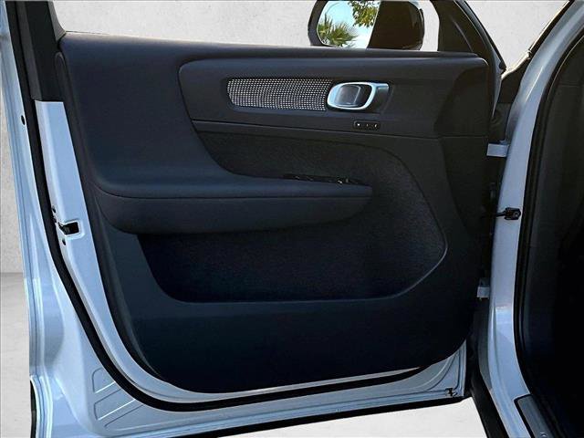 Used 2022 Volvo XC40 P8 Recharge Plus image 17