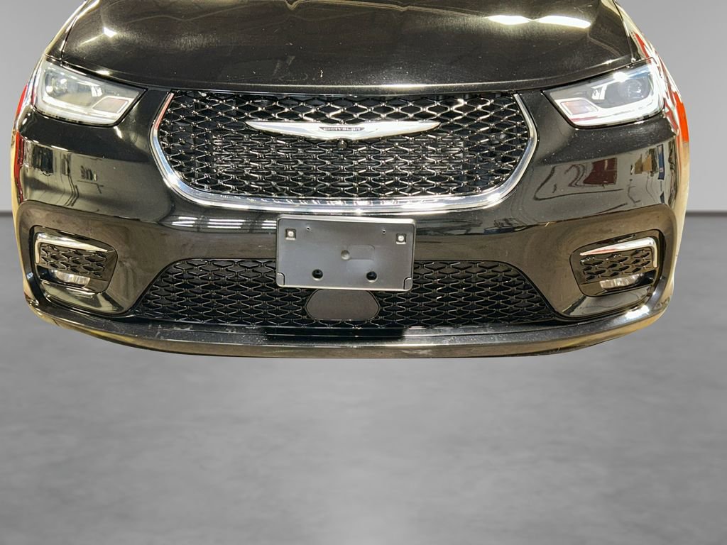 Used 2025 Chrysler Pacifica Select image 13
